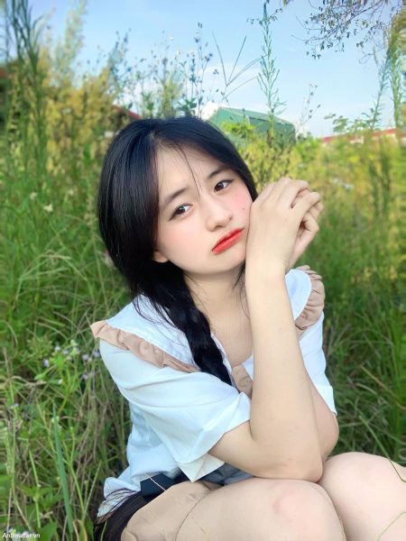 Một gương mặt đẹp và sắc sảo, thể hiện sự thông minh và cá nhân độc đáo của cô gái Việt Nam